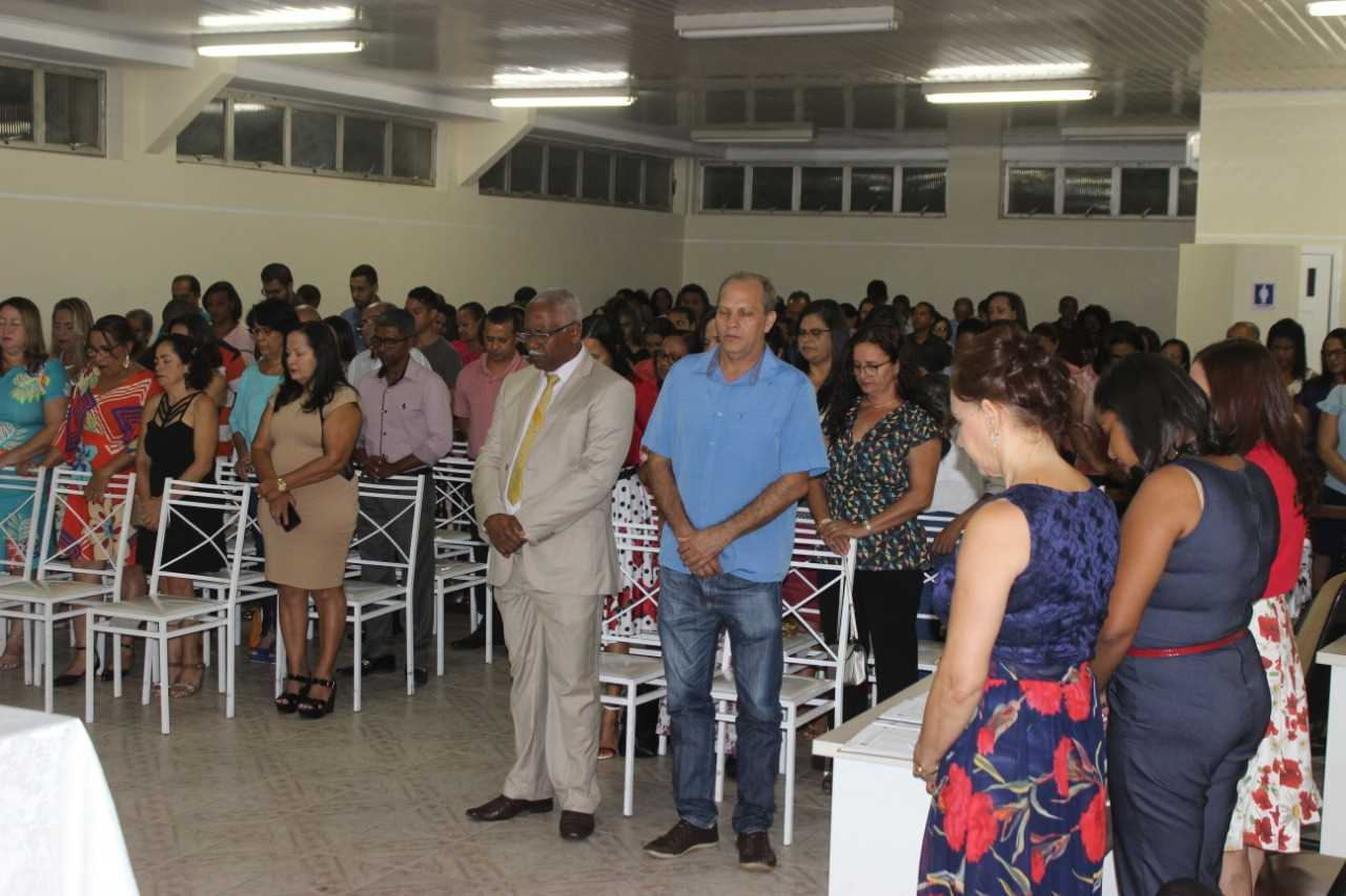Diretores eleitos da Rede de Ensino tomam posse na Câmara de Vereadores